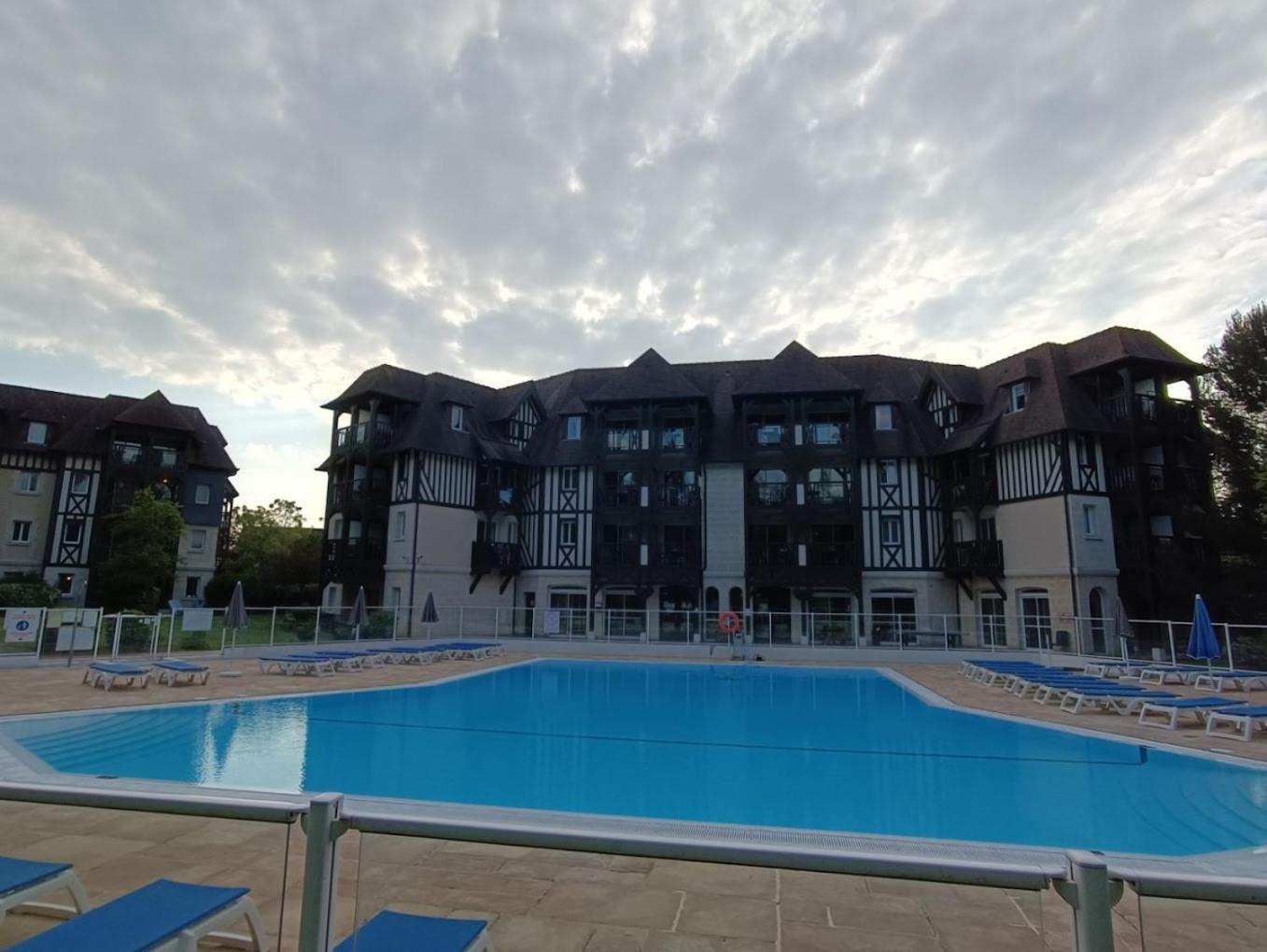 Appart 2 Chambres Piscine Chez Rox - Residence Du Golf دوفييل المظهر الخارجي الصورة